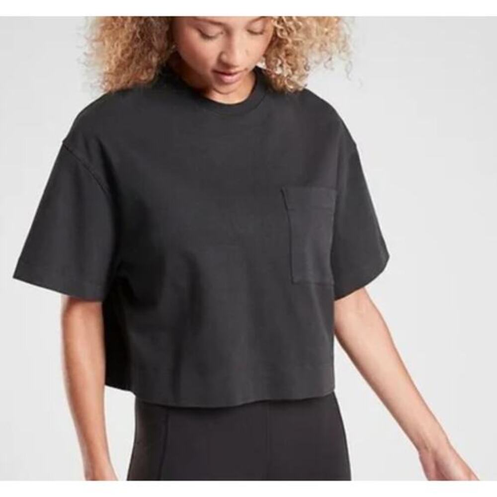 Athleta black boxy crop pocket tee